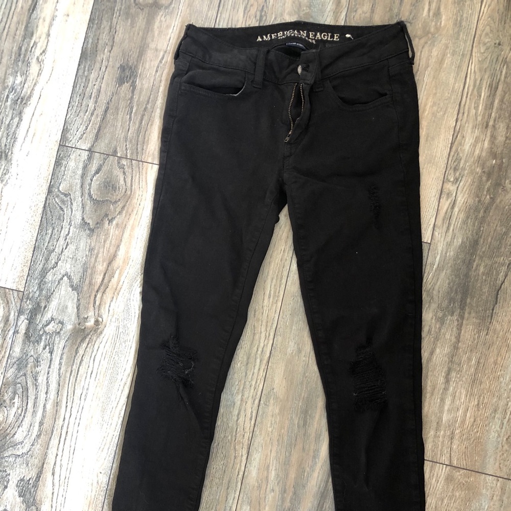 Black jegging with rips